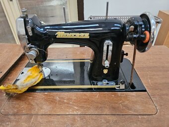 šicí stroje - 18