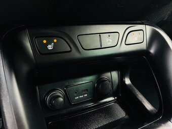 Hyundai ix35 2.0CRDi 4x4 MANUÁL VÝHŘEV TAŽNÉ SERVISKA - 18