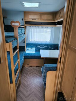 Rodinný karavan Burstner Ventana 530 tk - palandy - 18