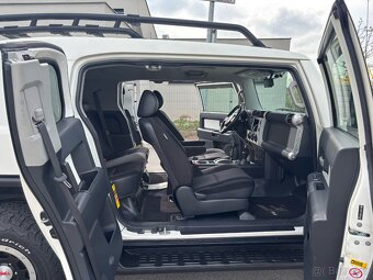 Toyota FJ Cruiser bez koroze s plnou výbavou do terénu - 18