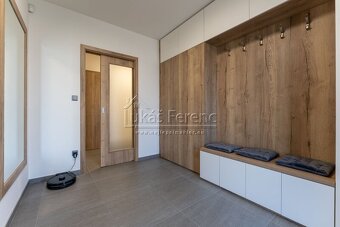 Prodej, rodinný dům, dispozice 4+kk/Garáž, terasa, bazén, po - 18