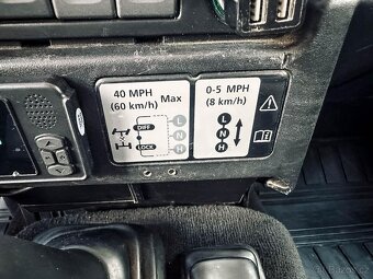 Land Rover Defender 110 2.4 SW SE - 18