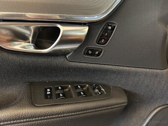 VOLVO V90 D4 AWD 2.0 140KW CROSS COUNTRY 9/2018 MOMENTUM - 18