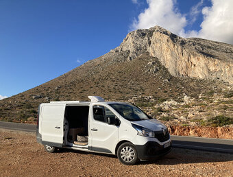 obytný Renault Trafic L2H1 soběstačný celoroční Campervan - 18