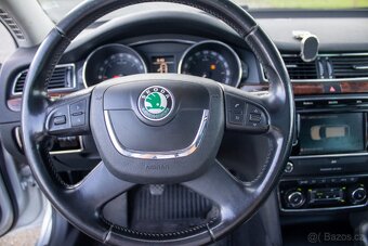 Škoda Superb Combi -125 kw Elegance 4X4 /AJ NA SPLÁTKY/ - 18
