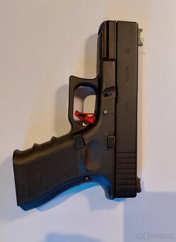 Prodám: WE GLOCK 19 GEN 4 - TOP STAV + SPOUSTA PŘÍSLUŠENSTVÍ - 18