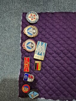 Sbírka odznaků a vyznamenání cca 2100ks - 18