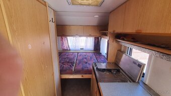 Karavan Knaus 1000 kg, předstan - 18