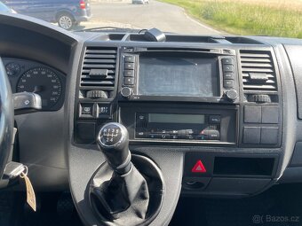 VW T5 Caravelle 1,9 TDI 75kw 8.míst rok 2008 - 18