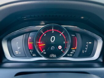 Volvo XC60 2.4D5 4x4 AUT SUMMUM KAMERA TAŽNÉ SERVISKA - 18