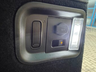 VW SHARAN 2.0 TDi DSG 4x4 LED KAMERA PANORAMA WEBASTO TAŽNÉ - 18