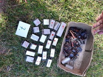 Staré elektro ( elektronické) součástky č.6 , č.7 , č.8 - 18