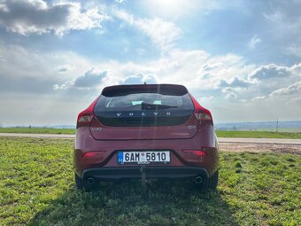 Volvo V40 D4 2.0L 140kW momentum - 18