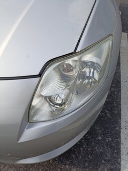 Auris. 94000km. Automatická prevodovka - 18