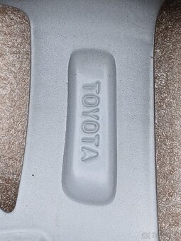 Zimní orig alu kola Toyota Yaris Dunlop 195/55/16 vzorek 8mm - 18