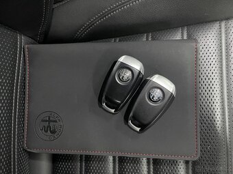 Alfa Romeo Giulia,  2,0 Q4 Veloce TOPstav, s.kniha - 18