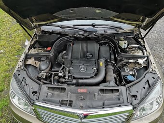 MERCEDES BENZ C 180 COMBI BENZÍN AUTOMAT NÍZKÉ KM - 18