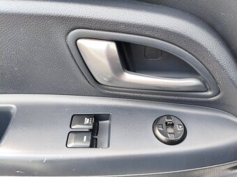 Kia Rio 1.4 i 80Kw r.v.2012 Nové v ČR  - 18