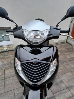 Honda SH 125i, 2006, moc pěkný stav - 18