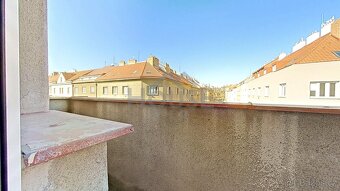 Prodej bytu 1+kk, 35 m2 s balkonem a sklepem – Praha 10, Str - 18