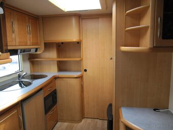 Prodám karavan Hobby 540 ufe,r.v.2002 + mover + předstan. - 18
