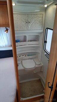 Prodám karavan HOBBY 460 UFE  2003 pro 4 osoby - 18