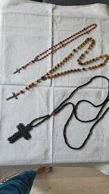 starožitný hrací budík, šaty, kabelka kožená - 18