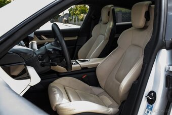 Porsche Taycan TURBO - 18
