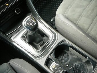 VW TOURAN 2.0 TDI 90KW FULLLED NAVI ACC FRONT EL.TAŽNÉ 2021 - 18