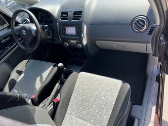 SUZUKI SX4 1,6i 88KW 1.MAJITEL 35000KM NAVIG.TAŽNÉ VYHŘ.SED. - 18