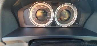 VOLVO V60 2.0 D3 5V 120KW MOMENTUM - 18