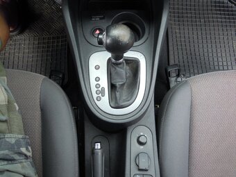 Seat Leon 1.6TDi 77kw(105hp) automat r.v.1/2011 - 18