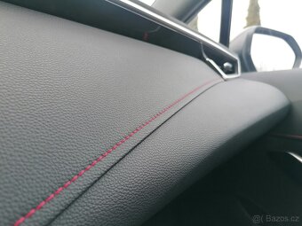 Toyota Corolla 1.8 Hybrid Premium - 18