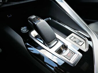 Peugeot 3008, GT Plug-in HYBRID 225 e-EAT8 - 18