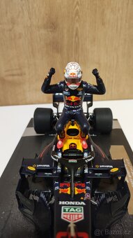 Max Verstappen 1:18 s figurkou - víťaz Monaco - 18