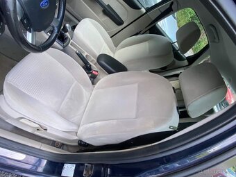 Ford Focus 1.6i 85kW Ghia klima tempomat 2005 - 18