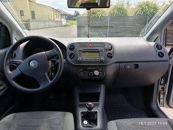 Rezervace - Golf 5 plus, rok 2005, 298 081 km, benzín - 18