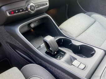 Volvo XC40 2.0 B3, CZ, záruka do 8/2027 - 18