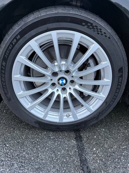 BMW 530e. 215 kW . 140000 km. - 18