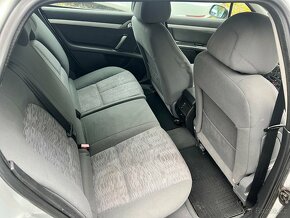 Peugeot 407, SW, 1,8i 85 Kw, pěkný stav Rok výroby: 12/2005 - 18
