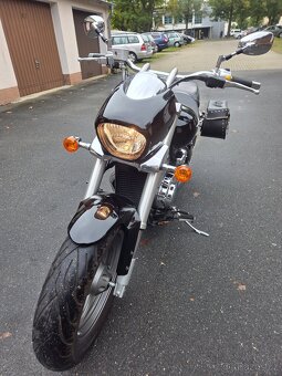 Suzuki M 800 Intruder - 18