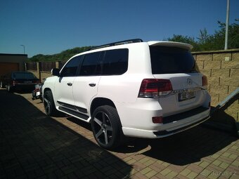 TOYOTA LANDCRUISER 200 V8 DIESEL Model 2021 R. V. 1O/2020 - 18