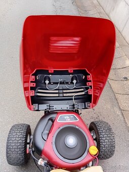 Prodám zahradní traktor Hurricane 13.5Hp - 18