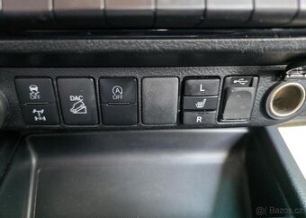 Toyota Hilux 2.8-4x4-EXECUTIVE-TAŽNÉ 3,5t - 18