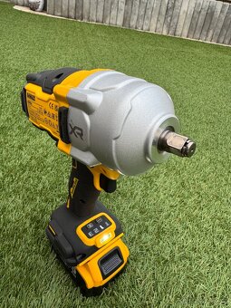 Dewalt DCF961 rázový utahovák 18V momentem až 2373 Nm TOP - 18