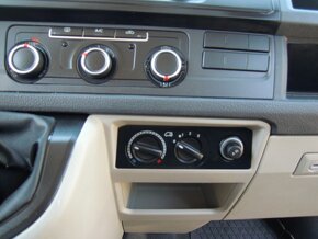 VW Transporter valník 2.0TDi 150koní 6míst r.v.4/2017 - 18