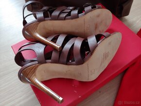 Kožená kabelka Carolina Herrera + střevíčky Carolina Herrera - 18