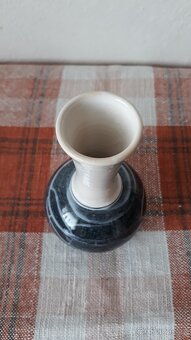 Vázy a vázičky ze skla, porcelánu a keramiky - 18