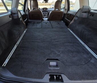 VOLVO XC70 2.4D 133KW 5 VÁLEC 1 MAJITEL AUTOMAT 4x4 XENON - 18