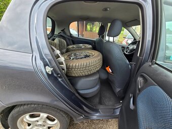 Toyota Yaris 1.0 – STK do 05/2027, sada zimních pneu s disky - 18